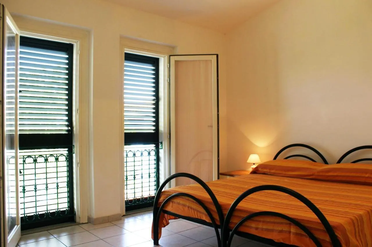 Melo Beach Apartments Tanaunella Italia