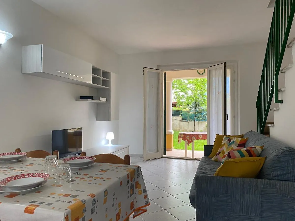 Melo Beach Apartments Tanaunella 0*,