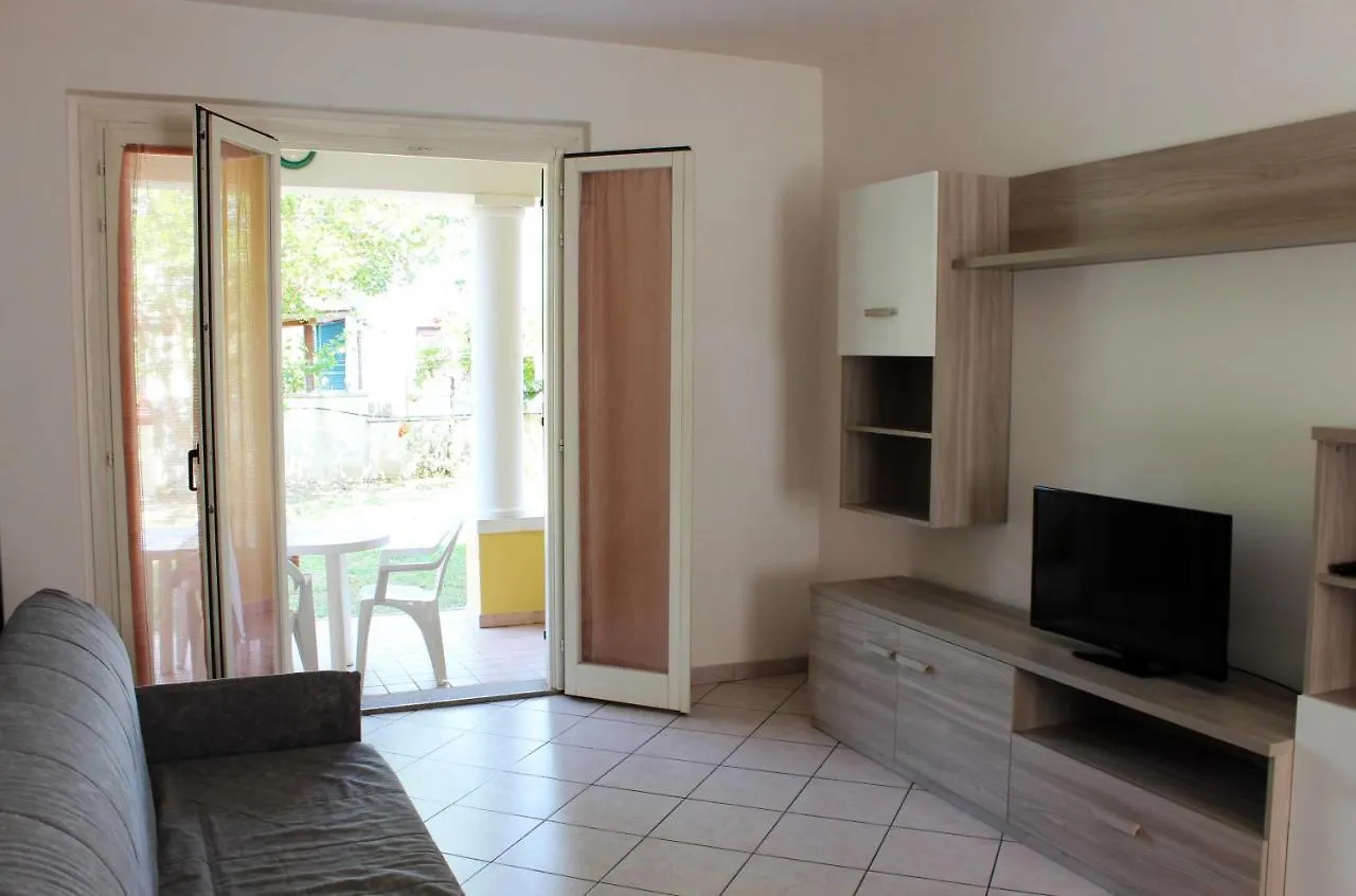 Melo Beach Apartments Tanaunella Italia